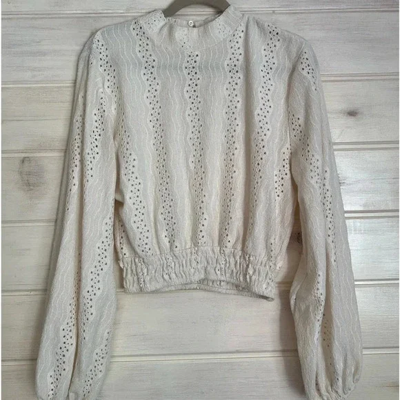 Zara Eyelet lace Ivory Long Sleeve Top Super Soft, shoulder pads Size Large - Picture 8 of 8